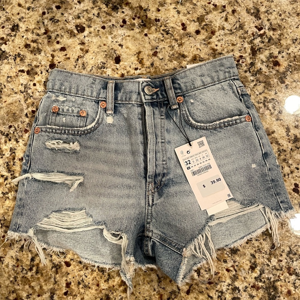 Zara size 32/00 frayed and ripped light wash high rise denim shorts